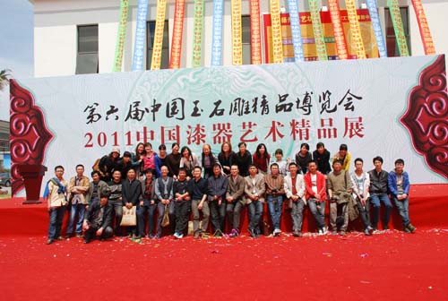 学员参加扬州漆艺精品展活动